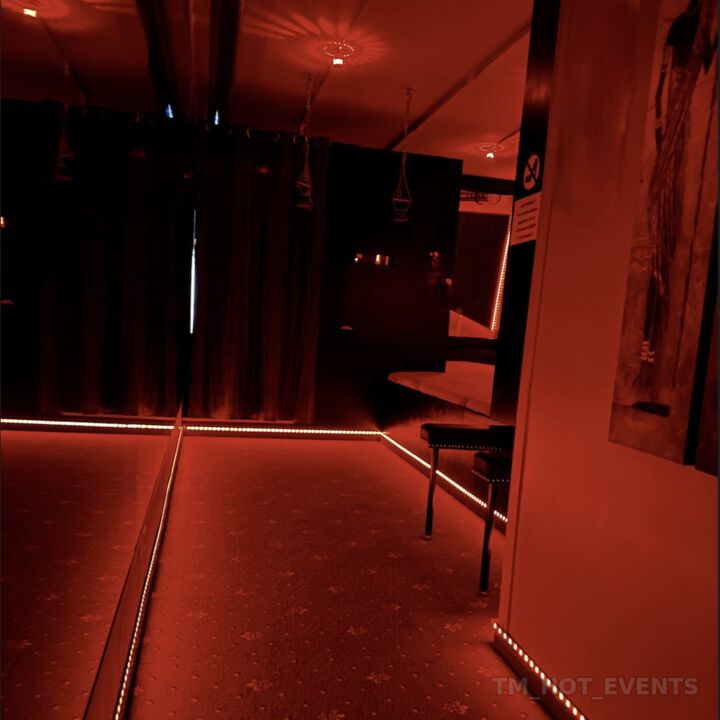 Séparée Korridor mit rotem LED-Licht